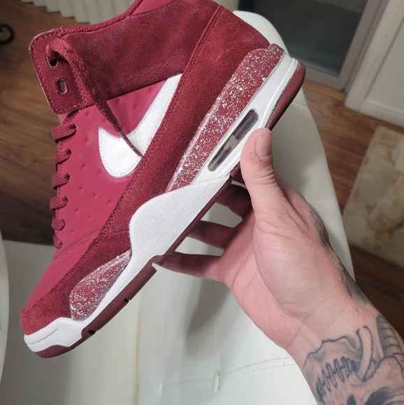 Gr8Hou$e of Kustum Kickz - Picture 7 of 8